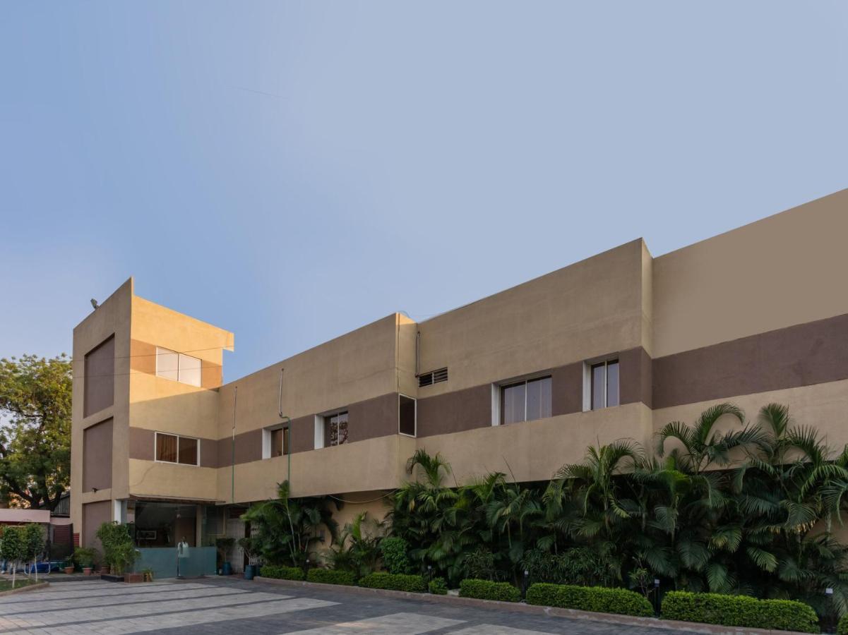 Spot On 73694 Hotel Prakash Saharanpur Buitenkant foto